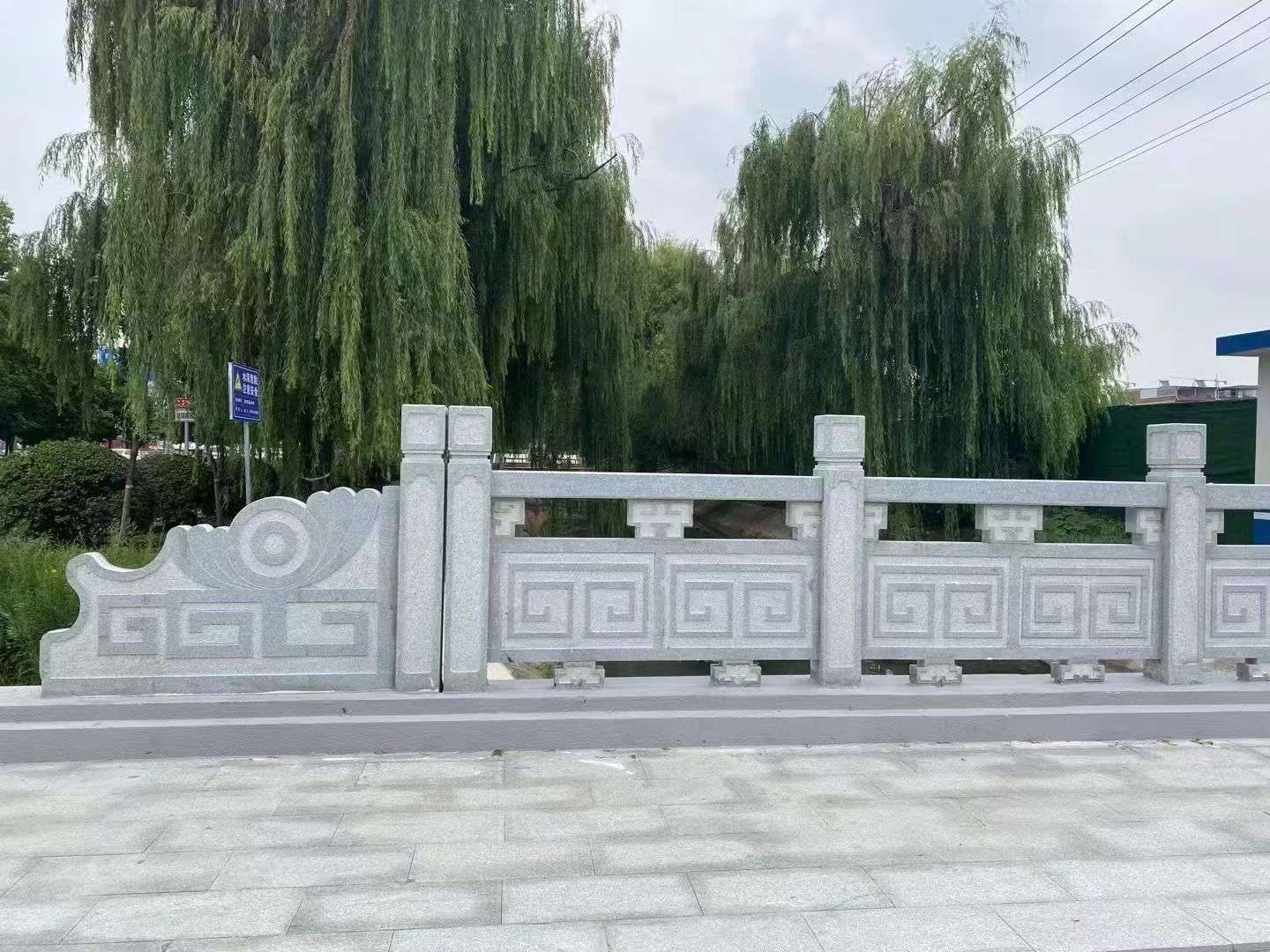 巴彦淖尔 芝麻灰桥栏杆、河道栏杆安装效果