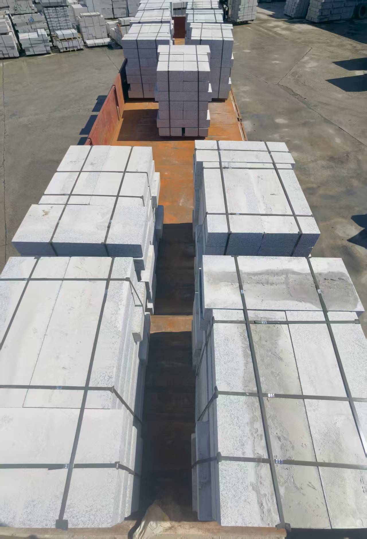 巴彦淖尔 路沿石装车出货