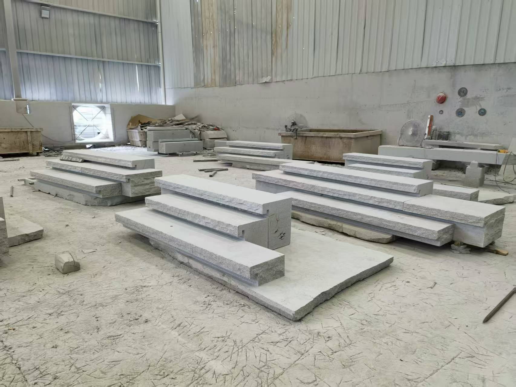 巴彦淖尔 整石台阶（大面火烧+侧面自然面），出货前厂内拼装