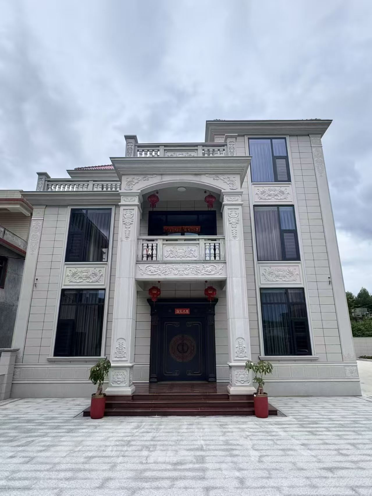 巴彦淖尔 芝麻白石材别墅干挂案例展示